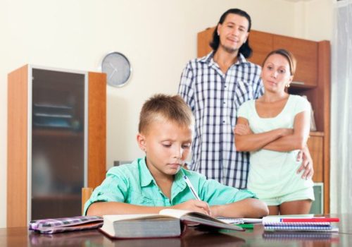 pais e escola para combater o bullying