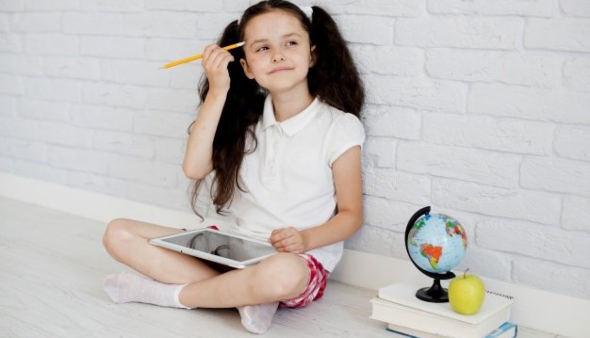 Na sala de aula, pensamento crítico dos alunos é desenvolvido.