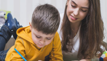 Ser mãe, uma reflexão de uma moça ao observar o filho.