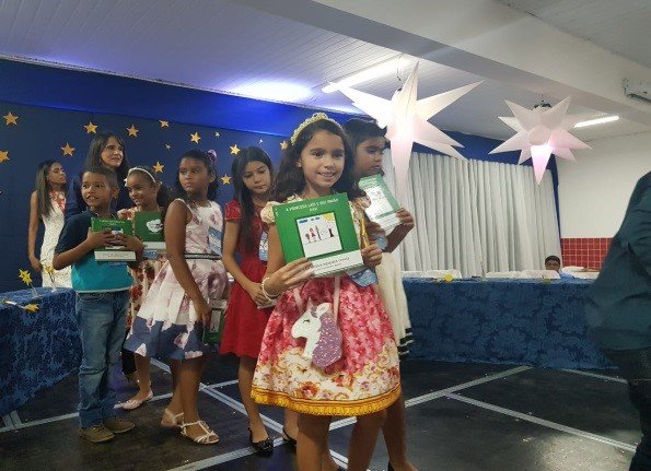 Projeto literário da Estante Mágica, realizando na Escola Presidente Médici