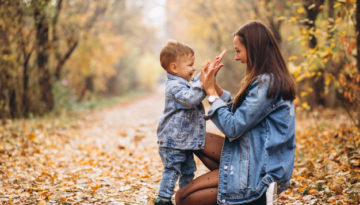 No dia da gentileza, mãe ensina ao filho como tratar os outros com mais delicadeza