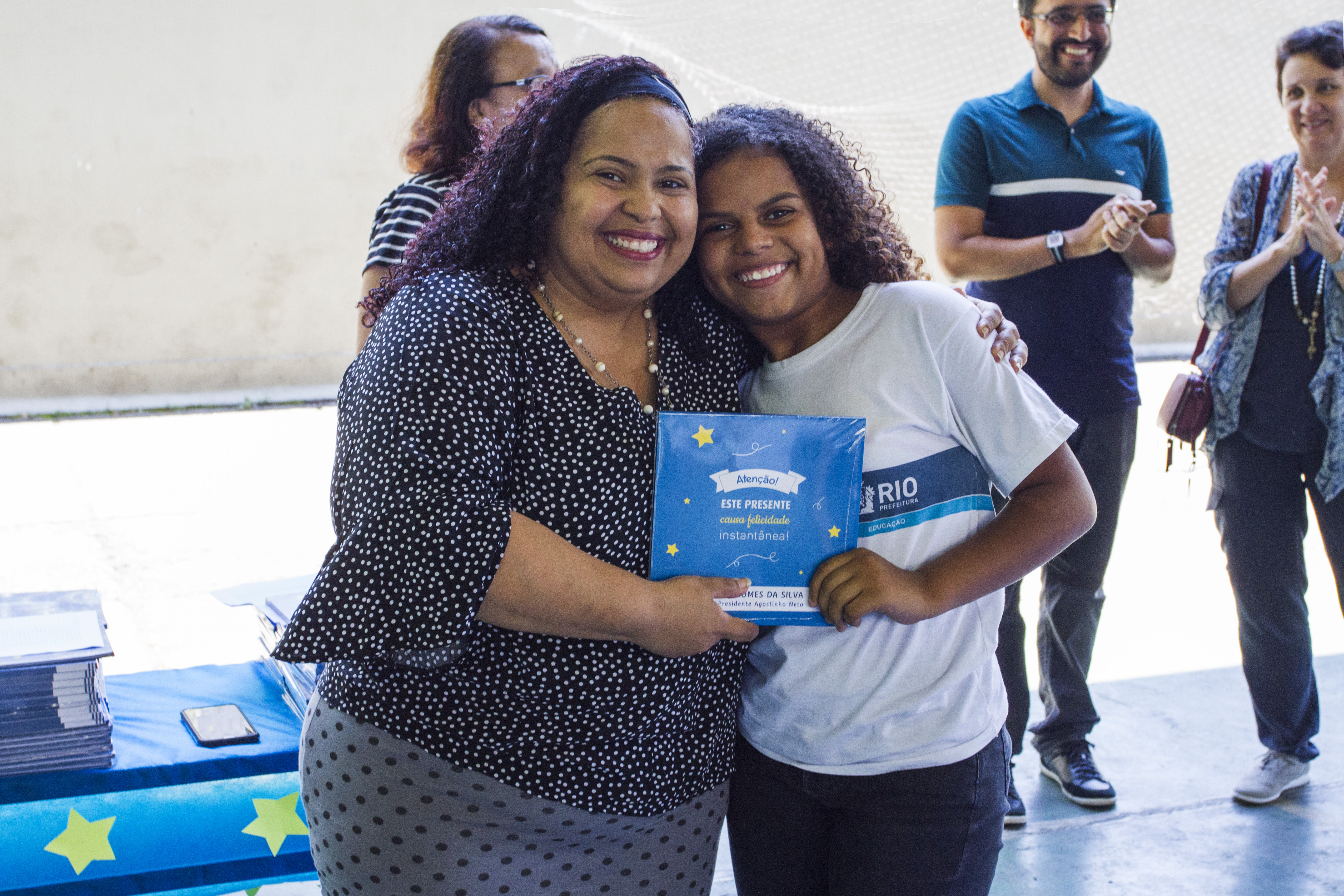 Evento de autógrafos no CIEP Agostinho Neto