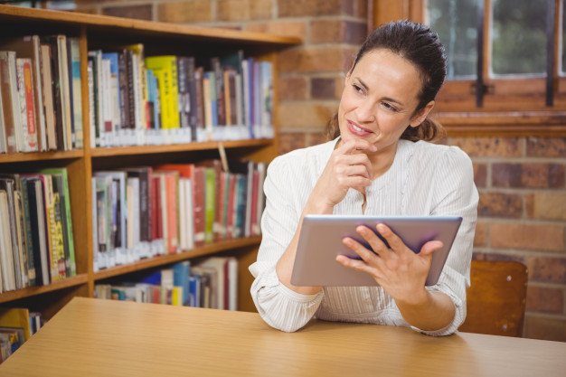 Gestores escolar e rotina estressante