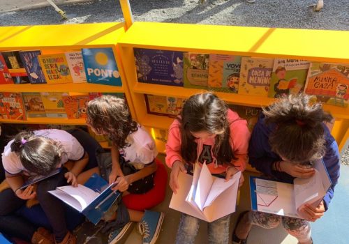 Alunos lançam livros na FLIP