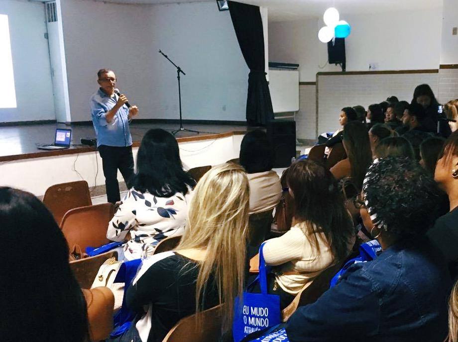 Sala de aula invertida – alunos se tornam protagonistas do aprendizado –  Colégio Ateneu