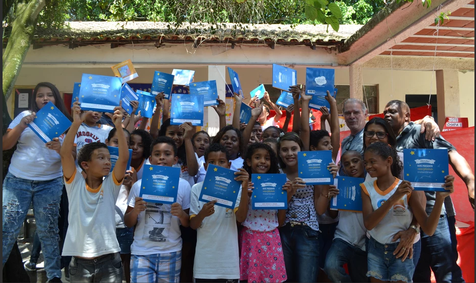 Alunos lançam livro em parceria com a Estante Mágica e o Projeto Semeando