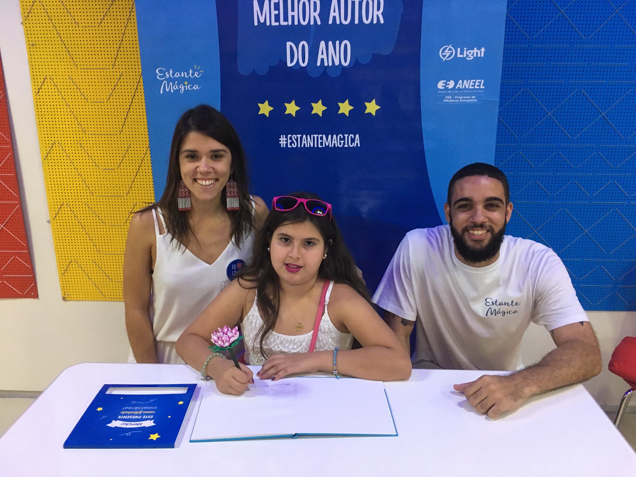 Estante Mágica e Light premiam pequenos grandes escritores