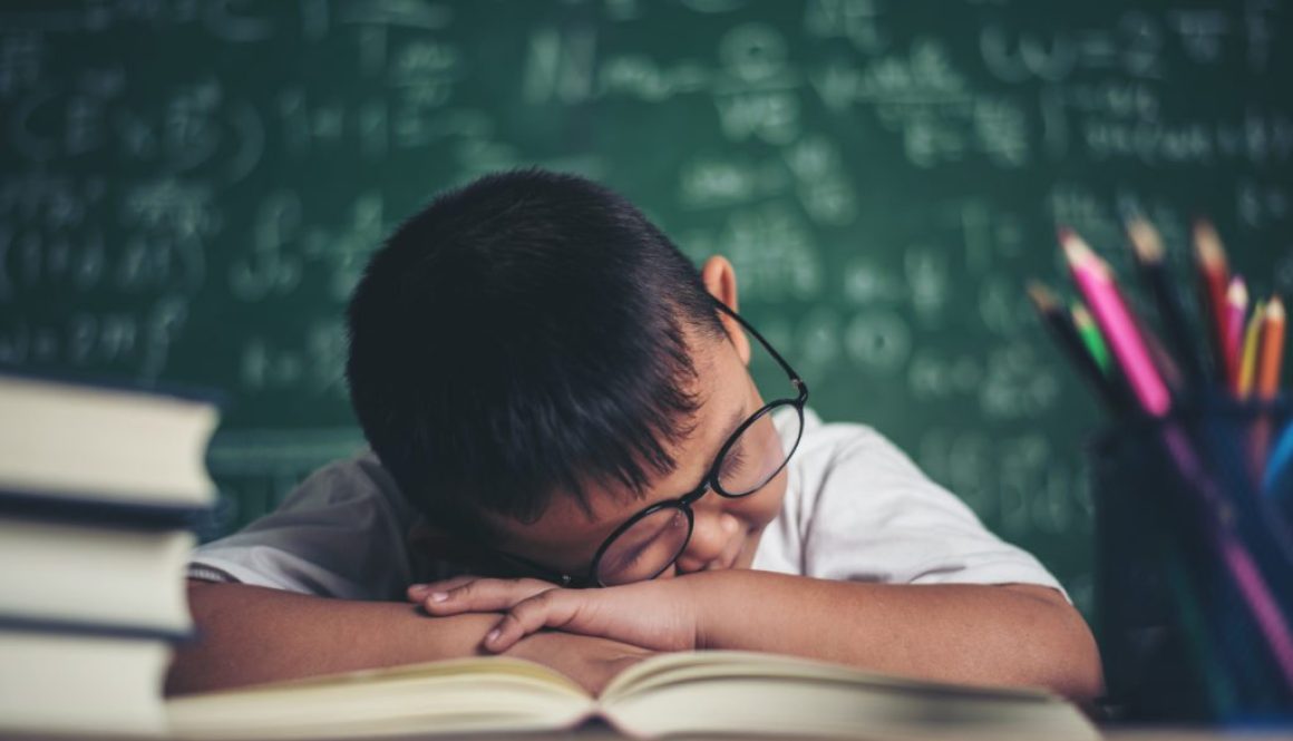 Aluno desmotivado com a formação de leitores na escola.