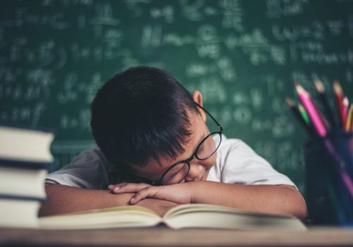 Aluno desmotivado com a formação de leitores na escola.