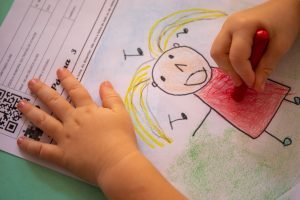 Engaje seus alunos no ensino remoto e ajude-os a escrever e ilustrar seus próprios livros.