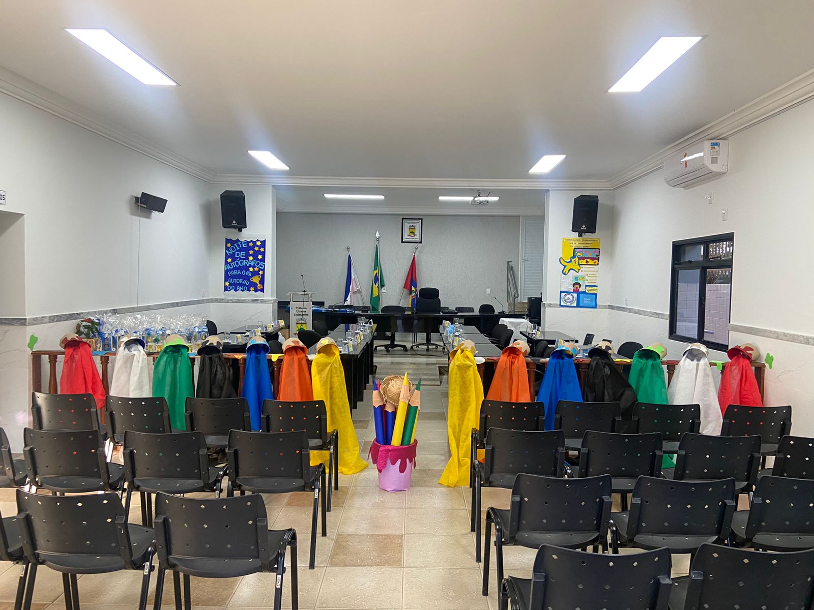 evento de autógrafos na câmara municipal