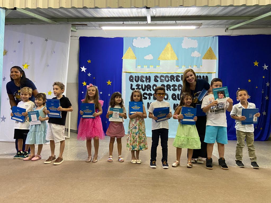 Centro de Educação Infantil Doce Lar com a Estante Mágica