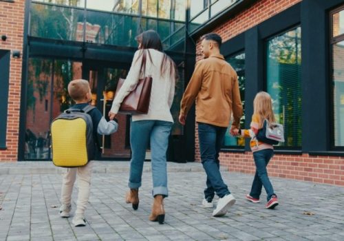 shmelhorar o relacionamento com as famíliasutterstock_2551409755-rbinz500gu7e8ksbeyhnd9ustye84d437afdzio120 melhorar o relacionamento com as famílias